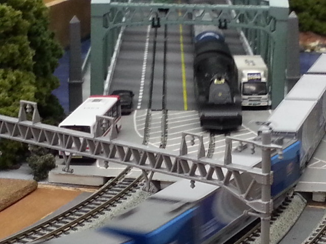 犬山橋をわたる流線形蒸気機関車