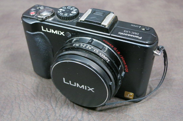 Panasonic LUMIX DMC-LX5　前面