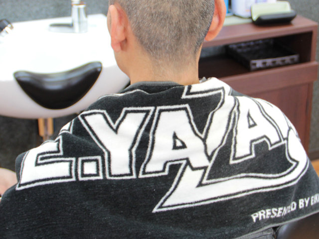 お客さんの肩にかけるタオルは全部YAZAWAタオルですか？