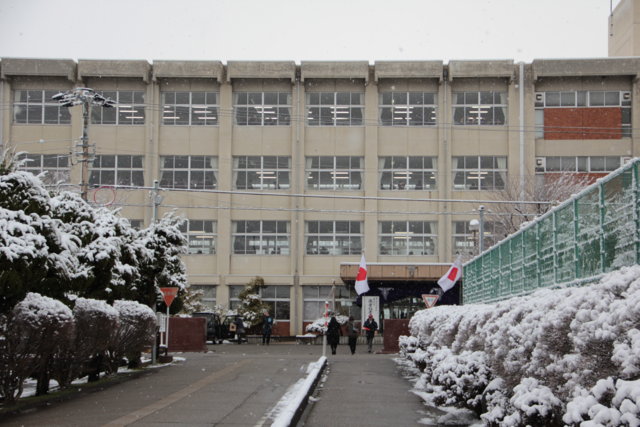 富山県立高岡商業高等学校　雪